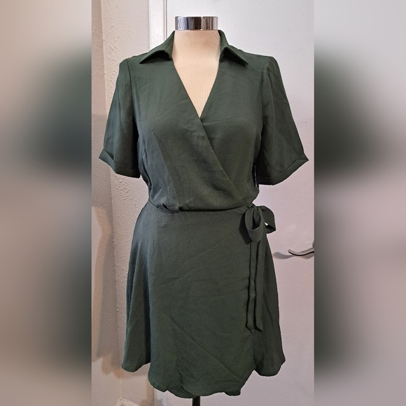 💜Vince Camuto Wrap Dress💜 - Picture 5 of 10